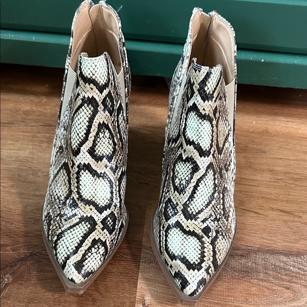 Pointed Snake-Print Ankle Booties in Beige/Black